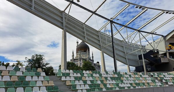 Ostkurve mit Yenidze im Hintergrund