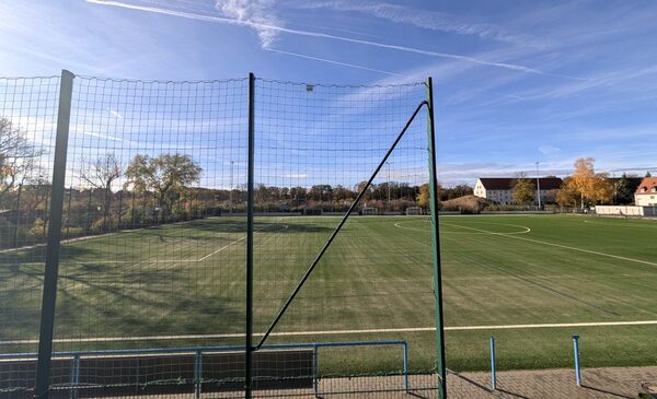 Kunstrasen-Großspielfeld im Sportzentrum Bodenbacher Straße