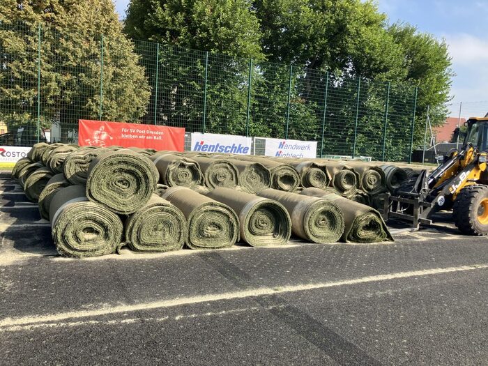 Der alte Kunstrasen wurde Anfang September 2025 abgetragen