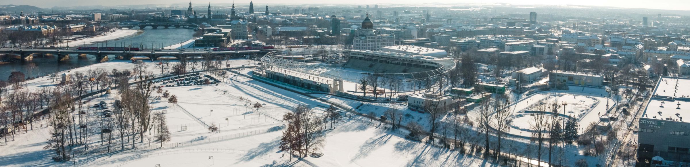 Sportpark Ostra mit Heinz-Steyer-Stadion, Eislaufbahn und JOYNEXT Arena