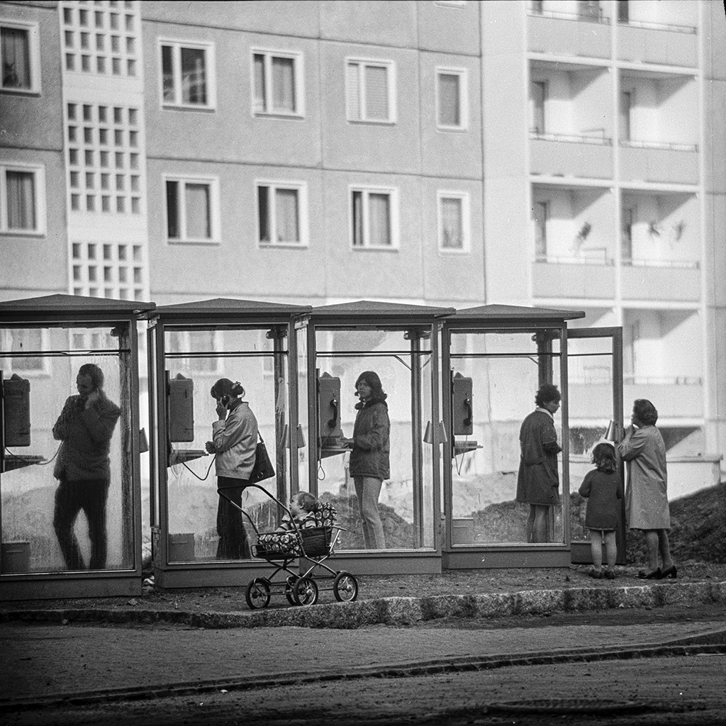 Neubaugebiet Leuben. Telefonzellen, 1972