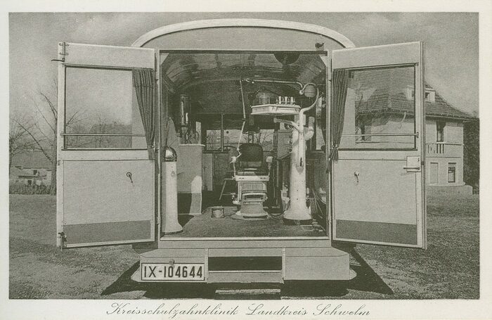Das Auto im Dienste der Schulzahnklinik, Modellversuch aus Schwelm 1929