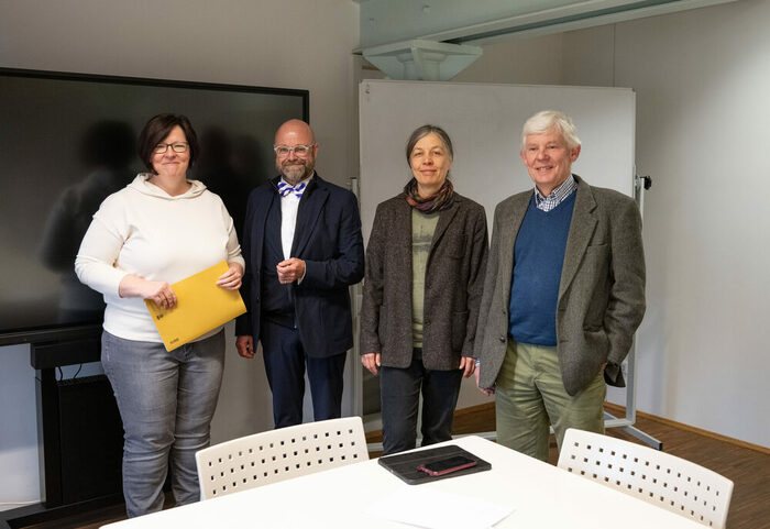 Aufnahme der Sächsischen Akademie der Künste in den Notfallverbund, v.l.n.r. Maria Morstein, Prof. Thomas Kübler, Dr. Johanna Aberle, Prof. Dr. Wolfgang Holler