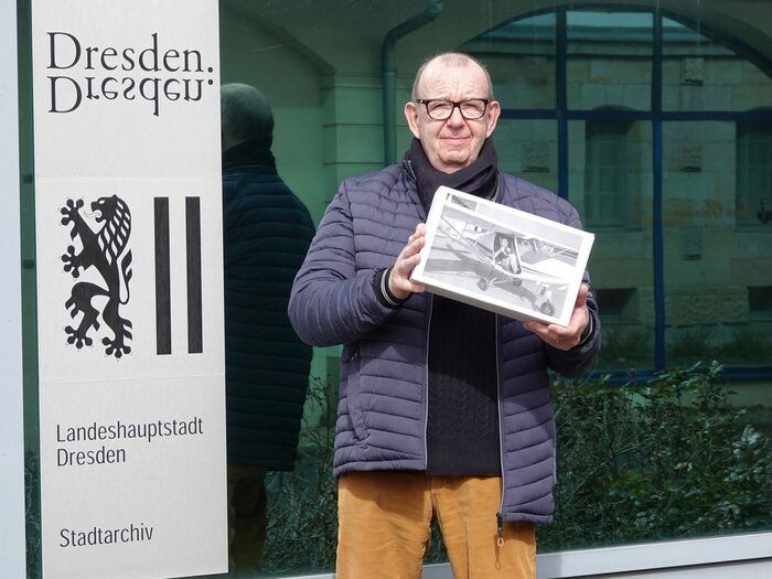Jürgen-Michael Schulter übergibt dem Stadtarchiv Dresden seinen Bestand an Luftbildern
