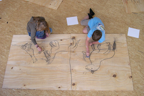 Foto zeigt Kinder bei der Projektvorbereitung
