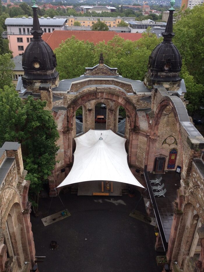 Der Innenraum vom Westturm aus fotografiert.