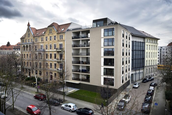 Im Bild ist der Neubau des Mehrfamilienhauses in der Hospitalstraße zu sehen.