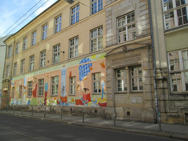 Hofansicht der 15. Grundschule an der Görlitzer Straße