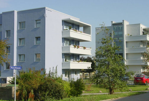 Kräuterseidlung Gorbitz mit sanierten und umgebauten Wohngebäuden Forsythienstraße nach Teilabbruch der oberen Etagen im Jahr 2005