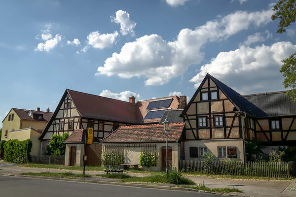 Auf dem Bild ist die alte Zwirnmühle in Altdobritz zu sehen.