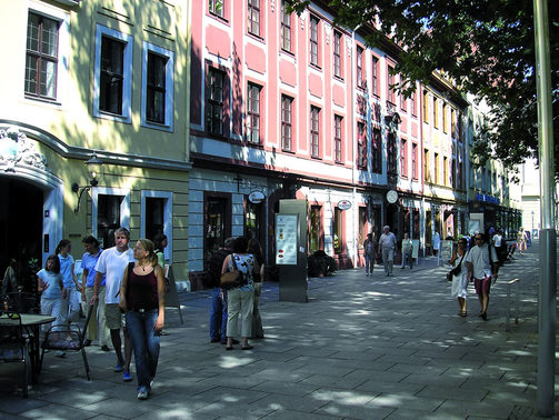 Foto zeigt rekonstruierte Hauptstraße