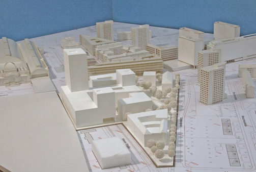 Das Foto zeigt das Modell mit dem Entwurf des Büros Schellenberg + Bäumler Architekten Dresden