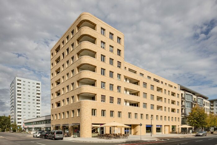 Das Bild zeigt den Gewinner des Erlweinpreises 2020, das Wohn- und Geschäftshaus Johannstadt auf der Striesener Straße.