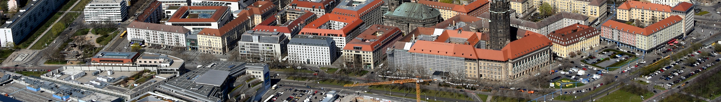 Auf dem Bild ist ein Luftbild der Dresdner Innenstadt zu sehen. Dort ist der Verlauf des Promenadenringes eingezeichnet.
