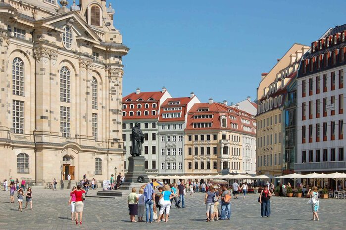 Foto des Neumarkts mit Frauenkirche und Quartier zwei