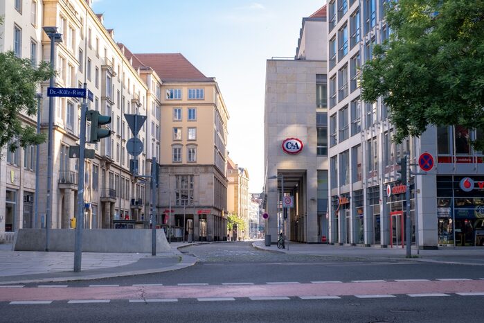 Blick vom Dr.-Külz-Ring in die Seestraße, auf der rechten Seiten das Gebäude, in welchem sich das C&A befand