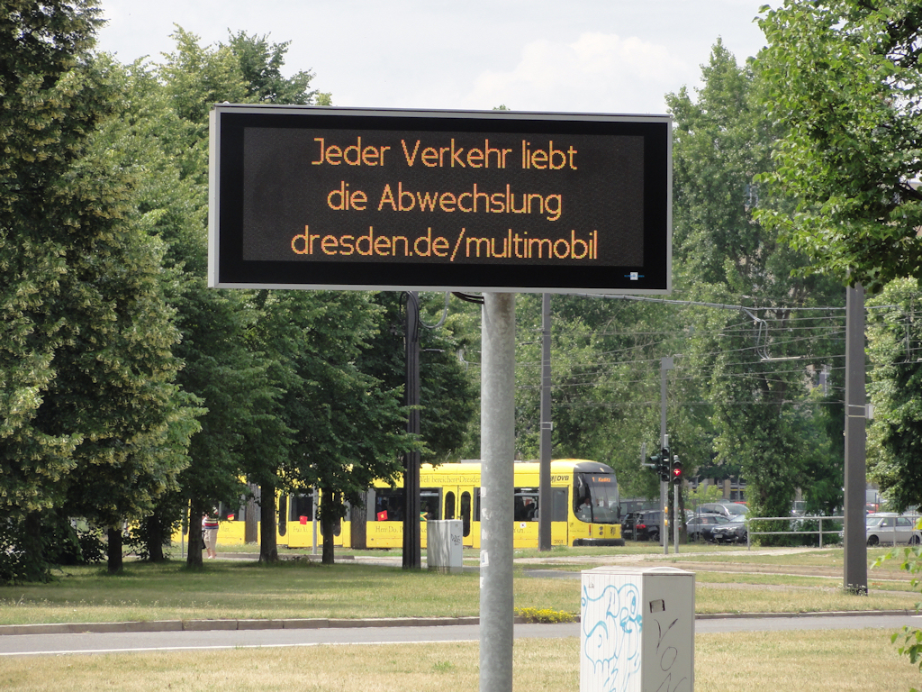 Ansprache über die Dresdner Verkehrsinfotafel