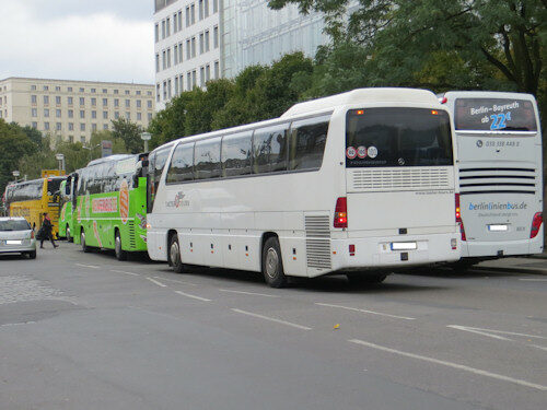 Andrang am Fernbushalt in der Bayrische Straße.