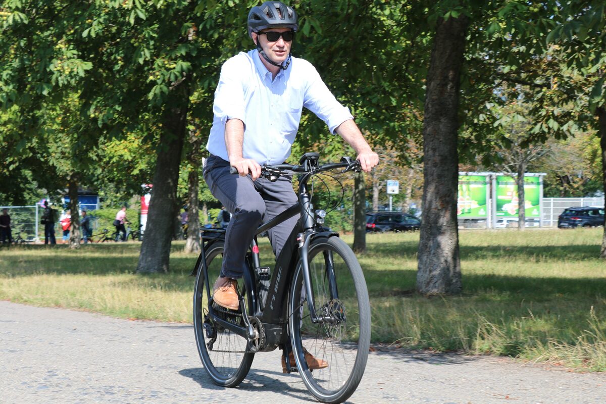 Jan Donhauser auf dem Fahrrad