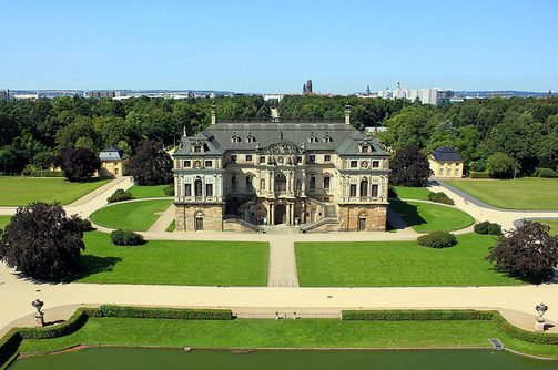 Luftbildaufnahme Großer Garten mit Palais