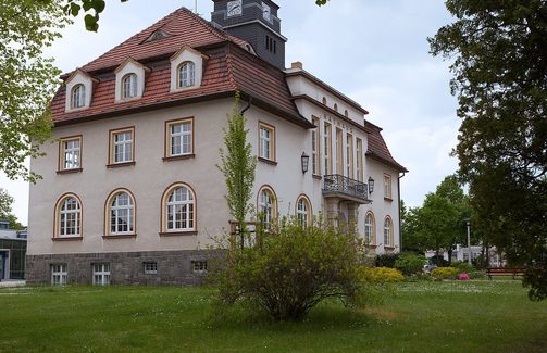 Seitenansicht vom Rathaus in Weixdorf
