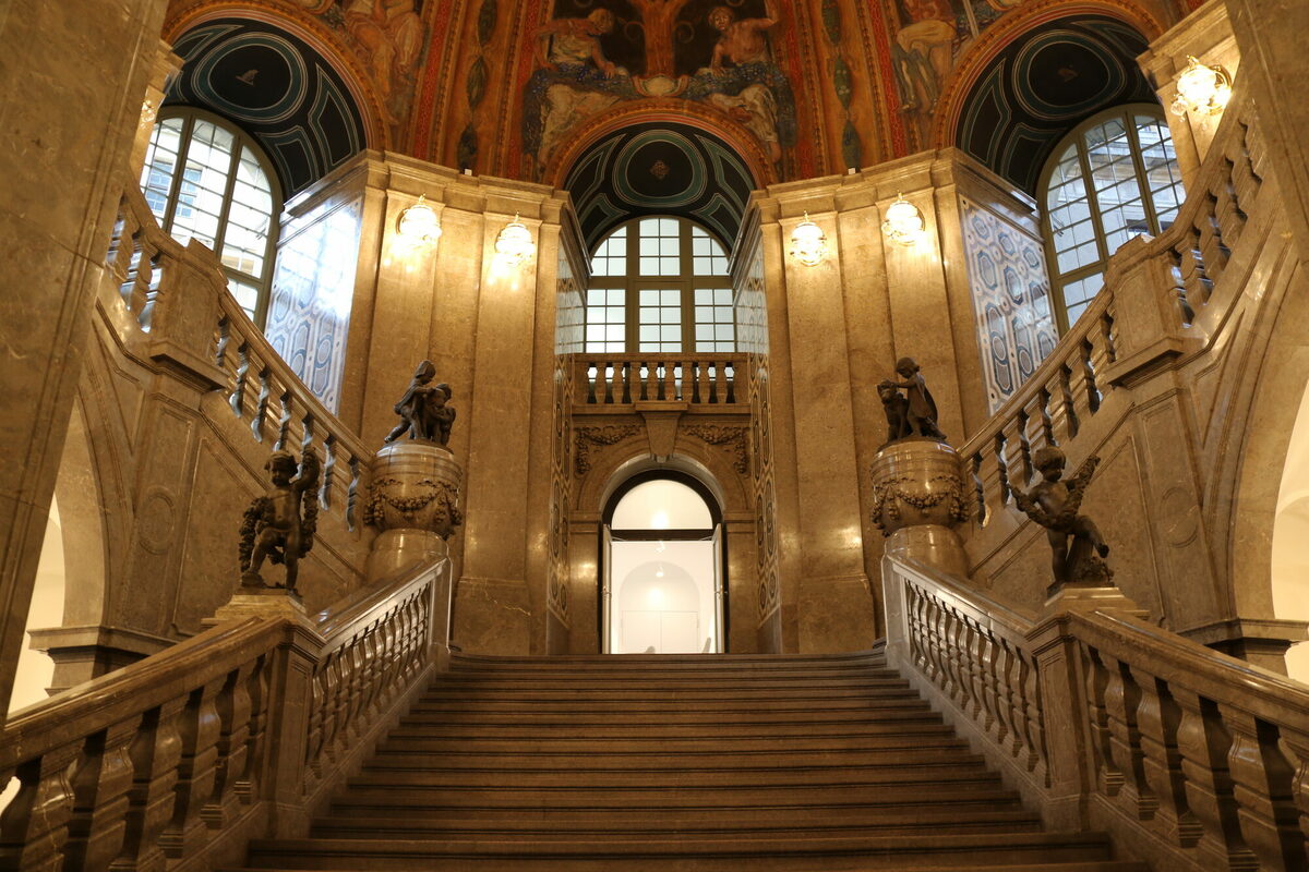 Treppenaufgang Rathaus, Eingang "Goldene Pforte"
