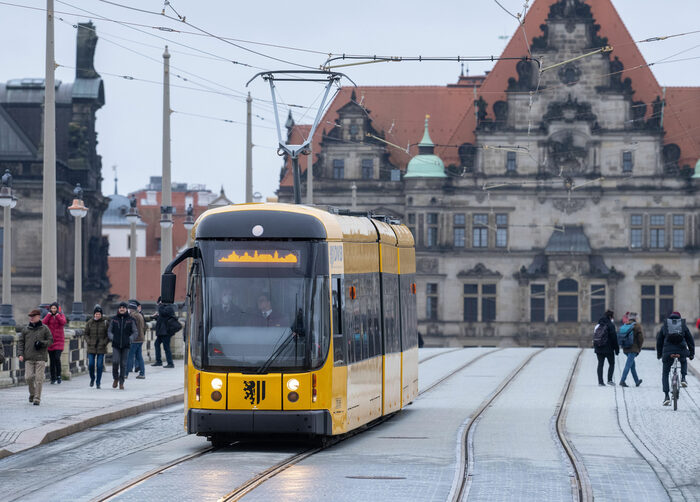 Straßenbahn auf der Augustusbrücke