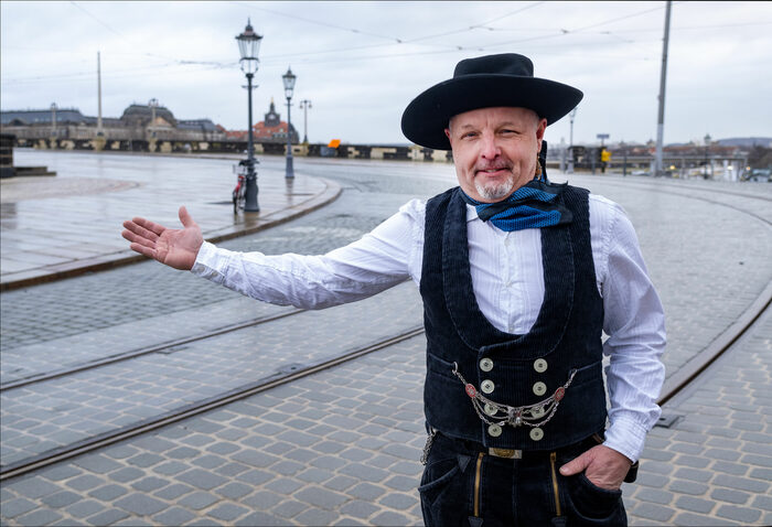 Zimmermann Uwe Juchler (Hentschke Bau GmbH) zur Verkehrsfreigabe in Tracht