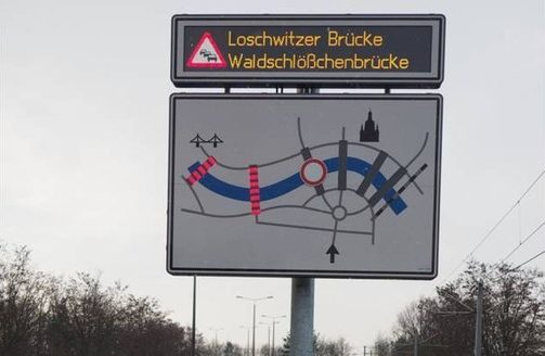 Informationstafel des Elbe-Brücken-Informations-Systems an der Königsbrücker Straße
