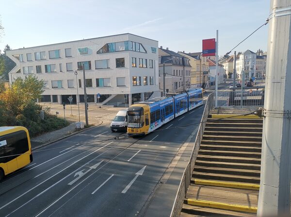 Blick von der S-Bahn-Station Richtung Einmündung Bahnstraße