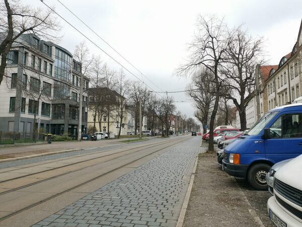 Straße und Parkfläche Königsbrücker Straße