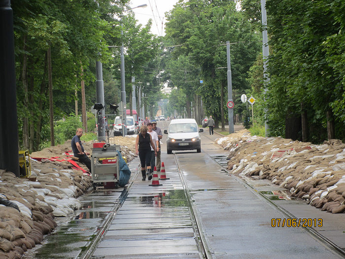 Berthold-Haupt-Straße beim Elbe-Hochwasser im Juni 2013