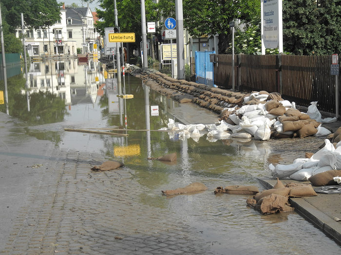 Österreicher Straße beim Elbe-Hochwasser im Juni 2013