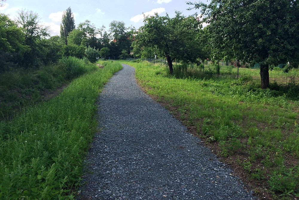 Nach Beräumung wurde ein neuer Schotterweg in der Kleingartenanlage An dem Zschierenbach I angelegt.