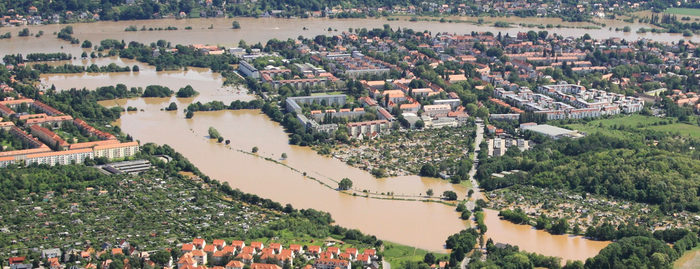 Luftbild vom Elbe-Hochwasser im Juni 2013: Einmündung des Altelbarms in die Elbe