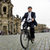 OB Dirk Hilbert mit Fahrrad auf dem Schlossplatz