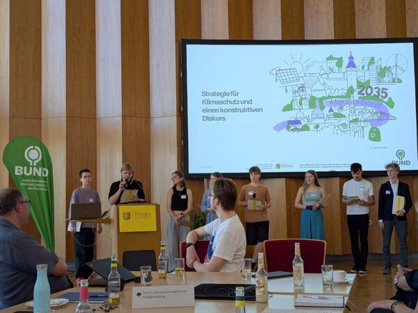 Die Jugendlichen stellen ihre Forderungen vor