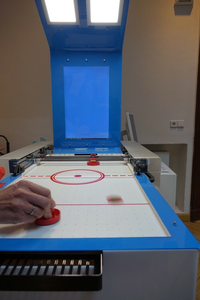 Airhockey gegen Robots: Open Lab am Barkhausen Institut