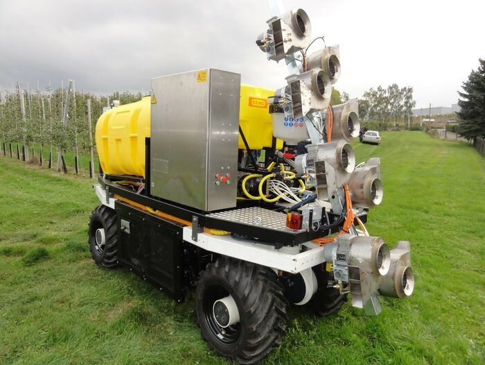 Plantation robots as harvesting assistants: Elwobot, TU Dresden