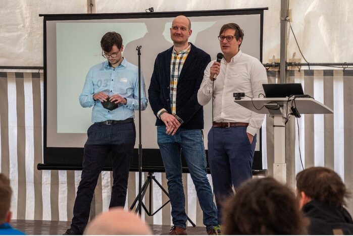 The founding team welcomes guests to the inauguration of the new production facility. From left: Alexander Rohkamm, Dr. Christian Garthaus and Daniel Barfuß.