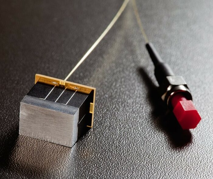 The MEMS grating spectrometer is as small as a sugar cube