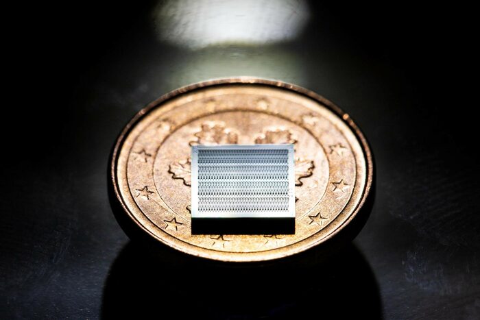 Small chip, big effect: Arioso's micro loudspeakers are only a few square millimeters in size.