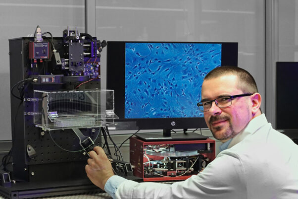 Mit dem neuen Weißlichtlaser von Dr. Tobias Baselt lassen sich Zellen in Echtzeit untersuchen.