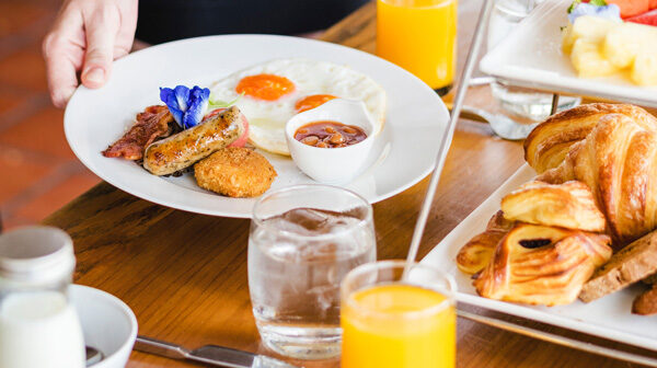 Reichhaltiges Frühstücksmenü im Hotel