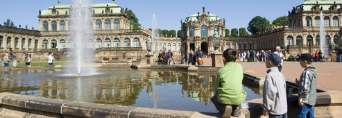 Kinder und Familien in Dresden an den Zwingerbrunnen