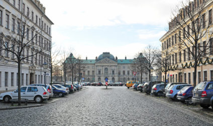 Blick über die prachtvolle Dresdner Königstraße bis zum Japanischen Palais