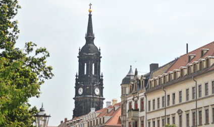 Der Turm der Dreikönigskirche in der Inneren Neustadt