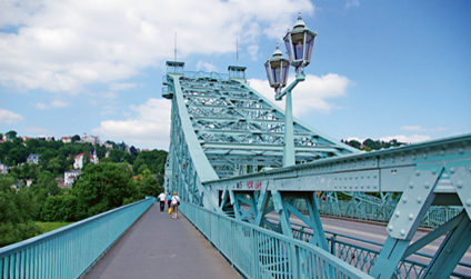 Detailaufnahme des Stahltragwerks der Brücke Blaues Wunder