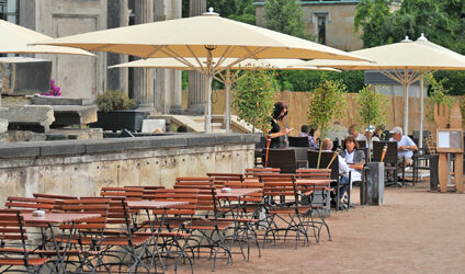 Blick auf das Café am Lingnerschloss