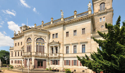 Frontfassade des Schloss Albrechtsberg